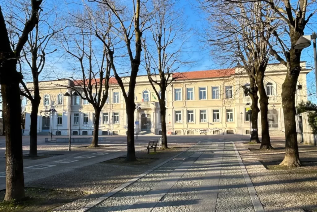 accesso alla scuola elementare cadorna zona san rocco a seregno