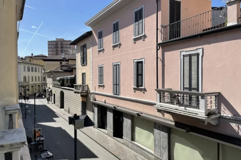 isola pedonale vista da alto corso del popolo centro seregno © agenzia tecnorete